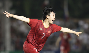 Quả Bóng Vàng Nguyễn Thị Tuyết Dung: Bật khóc vì bố mẹ bắt lấy chồng