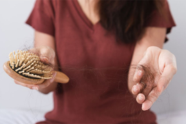 Lý do người từng mắc COVID-19 bị rụng tóc nhiều không tưởng