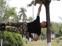 Video: Chàng thanh niên 2 lần lập kỷ lục Guinness bằng cách chống đẩy đặc biệt