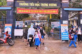 Phụ huynh tố hiệu trưởng tự ý lấy tiền thu dư bán trú để chi dịp Tết