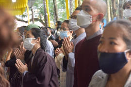 Ngàn người về Tổ đình Từ Hiếu dự lễ Nhập kim quan Thiền sư Thích Nhất Hạnh