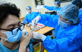 Trẻ cứ ở nhà thì tiêm vaccine COVID-19 làm gì?