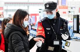 Quan chức Trung Quốc hứng chỉ trích vì tuyên bố tạm giam dân về quê ăn Tết