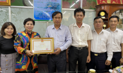 Doanh nhân Lê Thị Giàu nhận bằng khen của Chủ tịch UBND tỉnh Tây Ninh