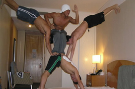 Những kiểu tạo dáng đảm bảo hốt 'triệu like', còn được khuyến mãi cả tràng cười