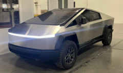 Lộ hình ảnh phiên bản tiền sản xuất của Tesla Cybertruck