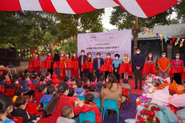 Uniqlo trao tặng 9.000 sản phẩm, mang tết ấm áp đến trẻ em vùng cao Tây Bắc