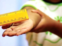 Không làm bài tập về nhà, học sinh tiểu học ở Hải Phòng bị đánh thâm tím mông