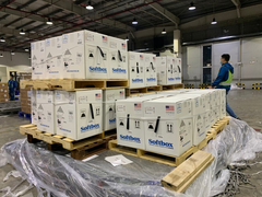 Phía sau những liều vaccine dồn dập đến Việt Nam