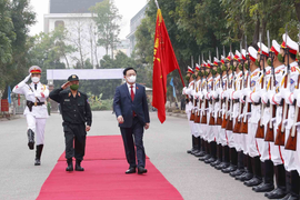 Ảnh: Chủ tịch Quốc hội chúc Tết, kiểm tra công tác ứng trực của Cảnh sát Cơ động