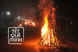 Tết quê mình: Độc đáo các con đường sáng rực lửa đốt thay pháo đêm giao thừa