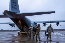 Khủng hoảng Ukraine: Máy bay Mỹ đến Estonia huấn luyện