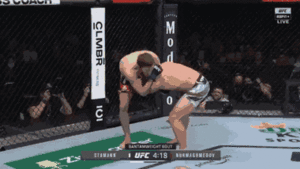 Video: Võ sĩ hạ đối thủ bằng tuyệt chiêu cực hiểm