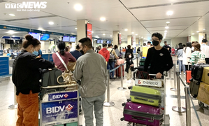 Hàng không sau một ngày mở cửa toàn bộ đường bay quốc tế: Khách vẫn thưa vắng