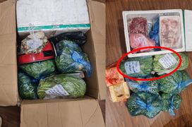 Mở thùng đồ mẹ gói theo khi rời quê, cô gái cay mắt với giấy 'hướng dẫn sử dụng'