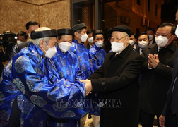 Tổng Bí thư thăm, chúc Tết Đảng bộ, chính quyền và nhân dân Hà Nội tối giao thừa