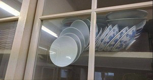 Chiếc tủ ‘giam’ chồng bát ở thế oái oăm, khổ chủ đăng đàn cầu cứu và cái kết