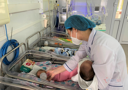 Tết đầu tiên của những em bé chào đời từ mẹ mắc COVID-19