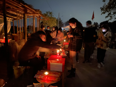 Ảnh: Độc đáo 'phiên chợ Âm - Dương' làng Ó, người mua kẻ bán không nói lời nào