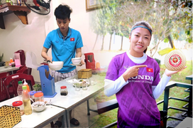 Phía sau tấm vé World Cup: Nhiều cầu thủ nữ làm 'nghề tay trái' để nuôi giấc mơ
