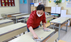 Các trường ở Hà Nội tất bật dọn dẹp, chuẩn bị đón học sinh đi học trực tiếp