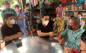 Đôi vợ chồng già được MC Quyền Linh âm thầm xây tiệm tạp hóa chỉ vì một lời hứa