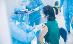 COVID-19: Ca tử vong thấp nhất trong hơn 2 tháng qua, 41 địa phương vùng xanh