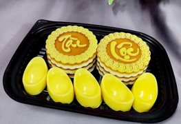 'Ăn theo’ ngày vía Thần Tài, bánh tài lộc hút khách