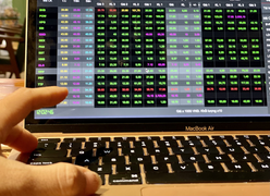 Chứng khoán hôm nay 8/2: VN-Index rung lắc quanh 1.500 điểm