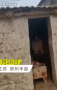 Trung Quốc: Video bà mẹ 8 con bị xích trong nhà kho gây phẫn nộ