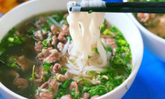 'Cắn răng' chi gần trăm nghìn đồng ăn bún, phở sau Tết 