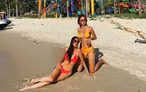 Võ Hoàng Yến khoe thân hình bốc lửa trên bãi biển