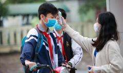 Học sinh tiểu học và lớp 6 ngoại thành Hà Nội đi học sau gần 10 tháng ở nhà