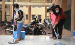 Ảnh: Cô trò trường ngoại thành Hà Nội dọn dẹp trường lớp, chuẩn bị đón học sinh