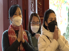 Video: Phủ Tây Hồ mở cửa sau 1 năm, thưa thớt du khách đến du ngoạn