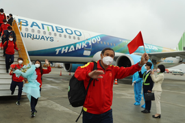 Tuyển nữ Việt Nam mang tấm vé dự World Cup trở về bằng chuyên cơ 5 sao