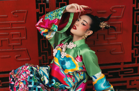 Hoa hậu Khánh Vân đẹp mê hoặc trong loạt áo dài cách tân