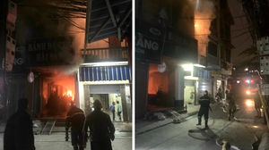 Giải cứu 7 người mắc kẹt trong đám cháy nhà ở Hà Nội