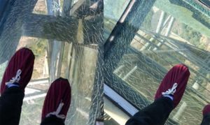 Lai Châu: Cầu kính Rồng Mây bị nứt chỉ là hiệu ứng tạo cảm giác mạnh