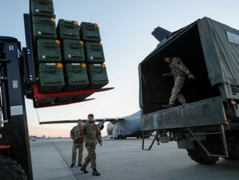 Tên lửa dồn dập được chuyển tới Ukraine