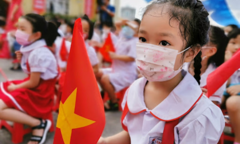Sáng nay, nhiều địa phương cho học sinh mầm non, tiểu học trở lại trường