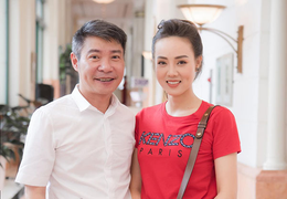 NSND Công Lý chỉ xuống trung tâm thương mại cũng đủ khiến vợ trẻ mừng rỡ