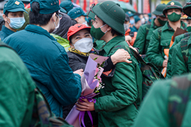 Ảnh: Khoảnh khắc lễ chia tay xúc động của các tân binh lên đường nhập ngũ