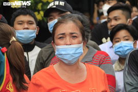 Người mẹ thao thức cả đêm, dậy sớm nấu bữa sáng tiễn con lên đường nhập ngũ