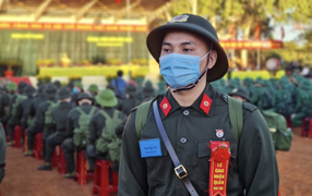 Nam cử nhân tốt nghiệp đại học xuất sắc tình nguyện nhập ngũ