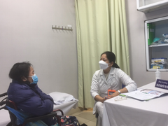 F0 triệu chứng nhẹ, khỏi bệnh bị hụt hơi khó thở, chẩn đoán tổn thương phổi