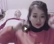 Người phụ nữ nhảy múa cạnh chồng nằm liệt giường gây tranh cãi