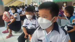 Học sinh tiểu học TP.HCM đi học lại: Xuất hiện F0, trường xử lý ra sao?
