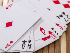 Đố bạn có bao nhiêu lá bài trong bộ bài bị thiếu? 