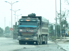 Xe cơi nới thành thùng, quá hạn kiểm định tung hoành ở Khu kinh tế Nghi Sơn 